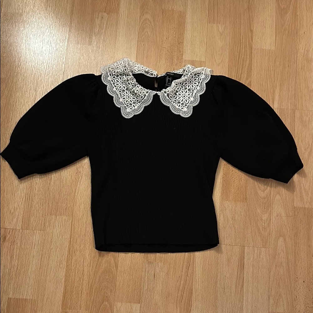 Forever 21 Black Ribbed Top with white Lace Collar L NWOT
